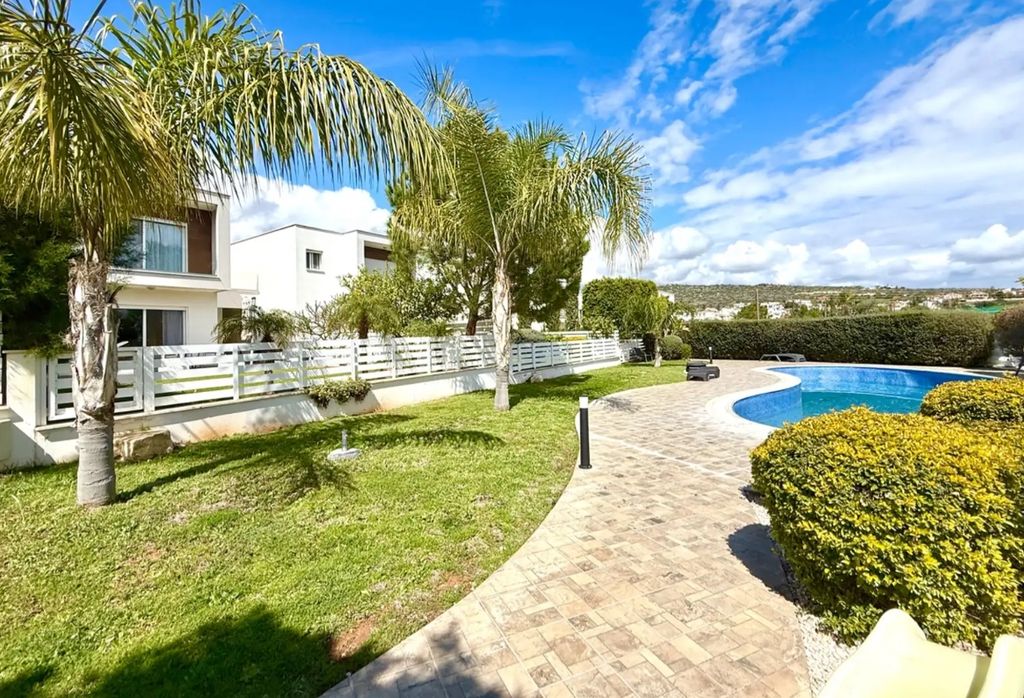 Property photo 3 of 11