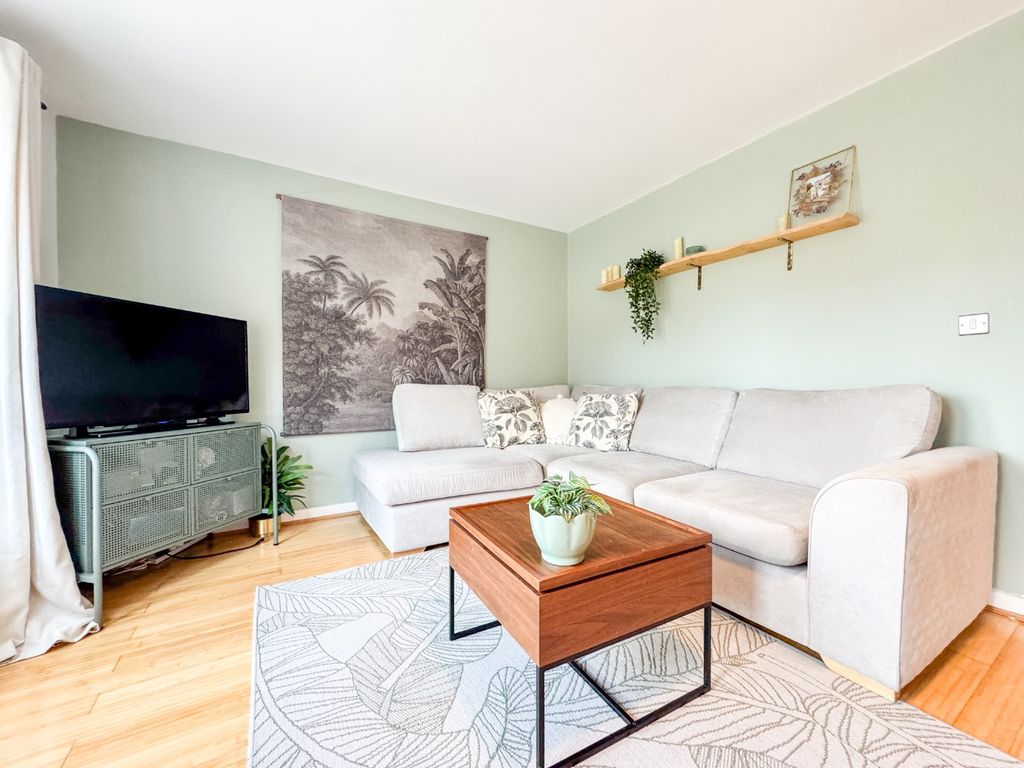 Property photo 1 of 13 4222441