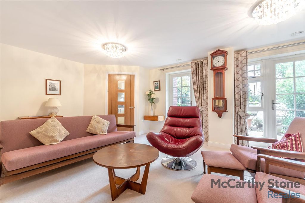 Property photo 2 of 23 8662943-Interior09.Jpg
