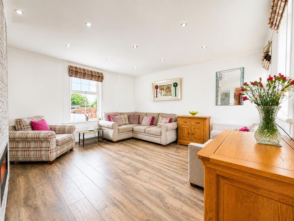 Property photo 2 of 48 Sitting Room