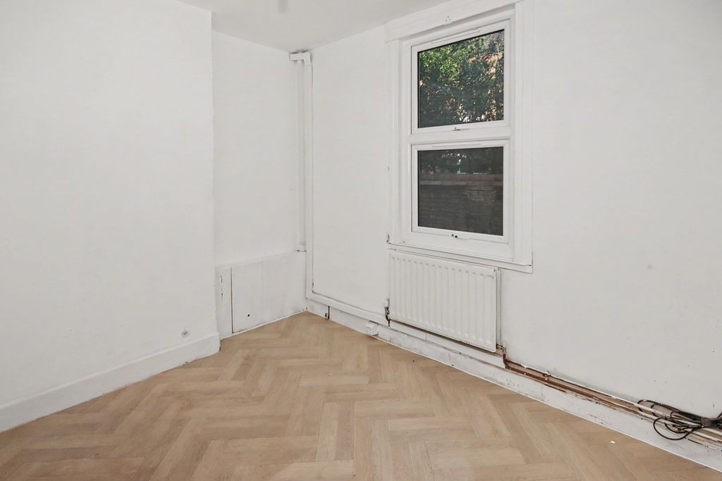 Property photo 3 of 12 Flat 3, 20 St. Michaels Road, Bedford, Bedfordshire, Mk40 2Lt