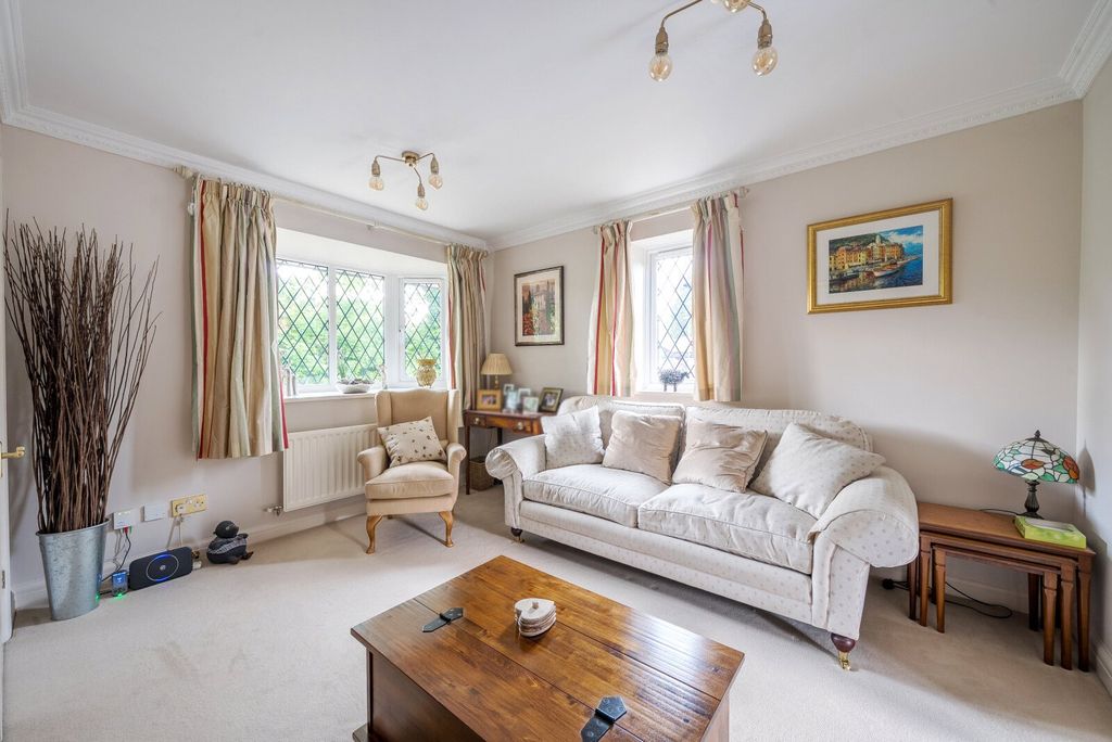 Property photo 2 of 14 Sitting Room