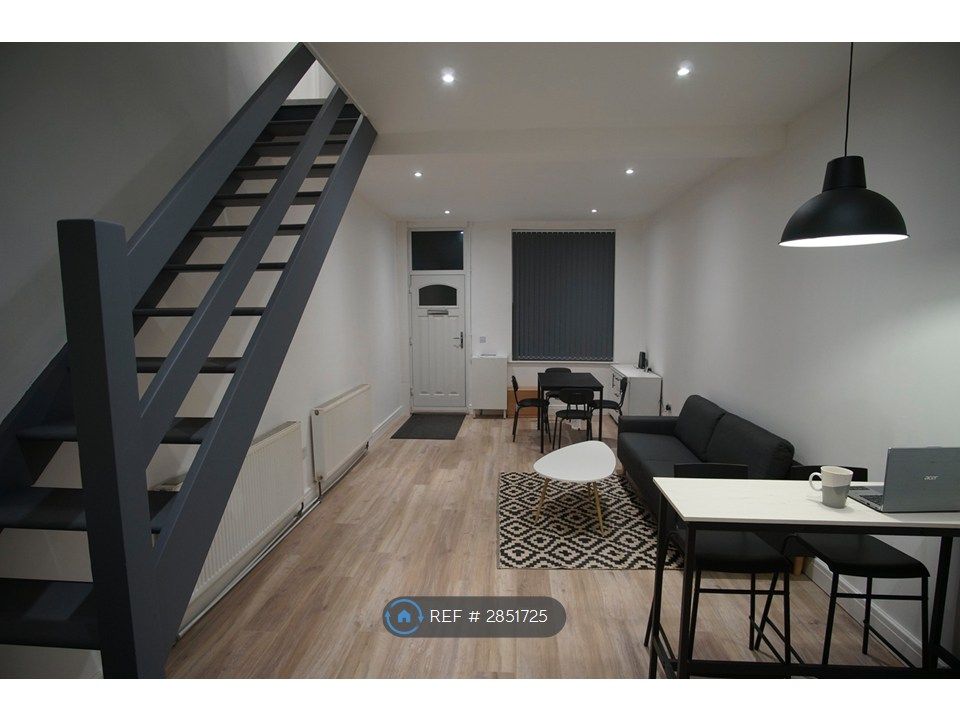 Property photo 2 of 10 Living Room