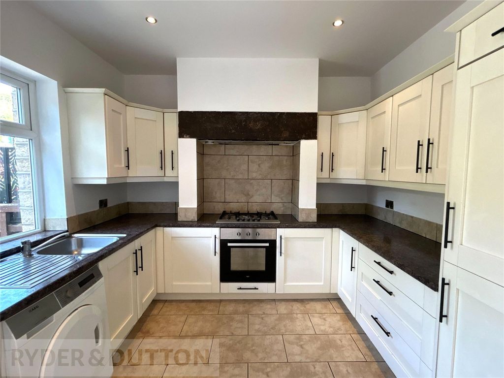 Property photo 2 of 15 Dining Kitchen