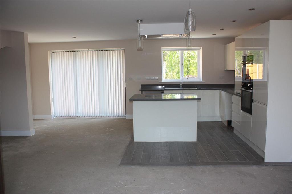 Property photo 3 of 11 Open-Plan Lounge/Kitchen