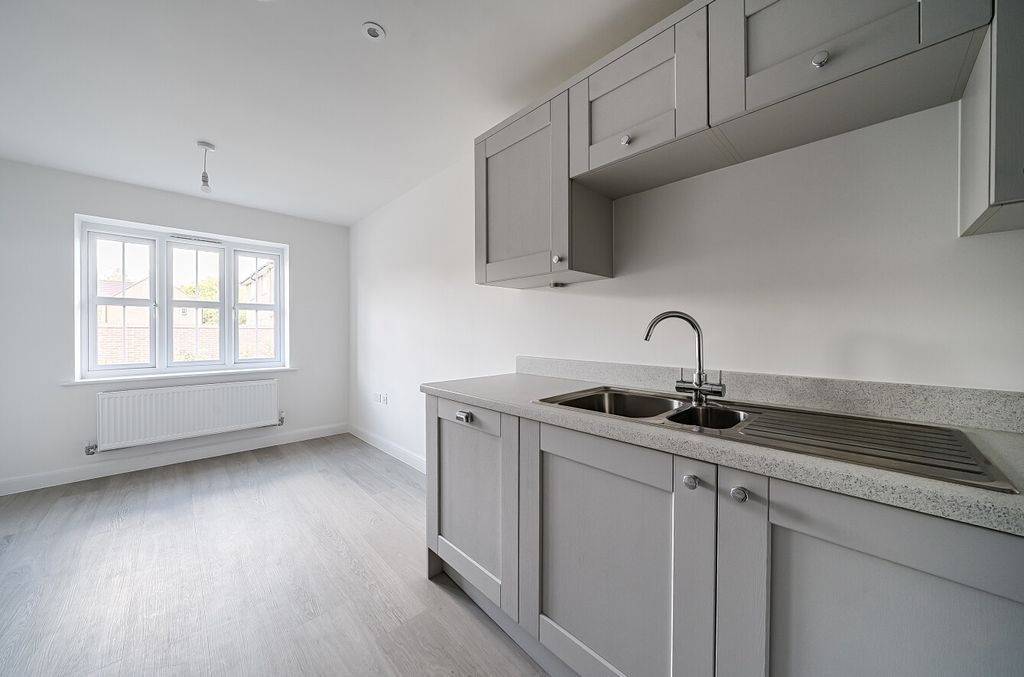 Property photo 3 of 15 1349456-27-68c049...