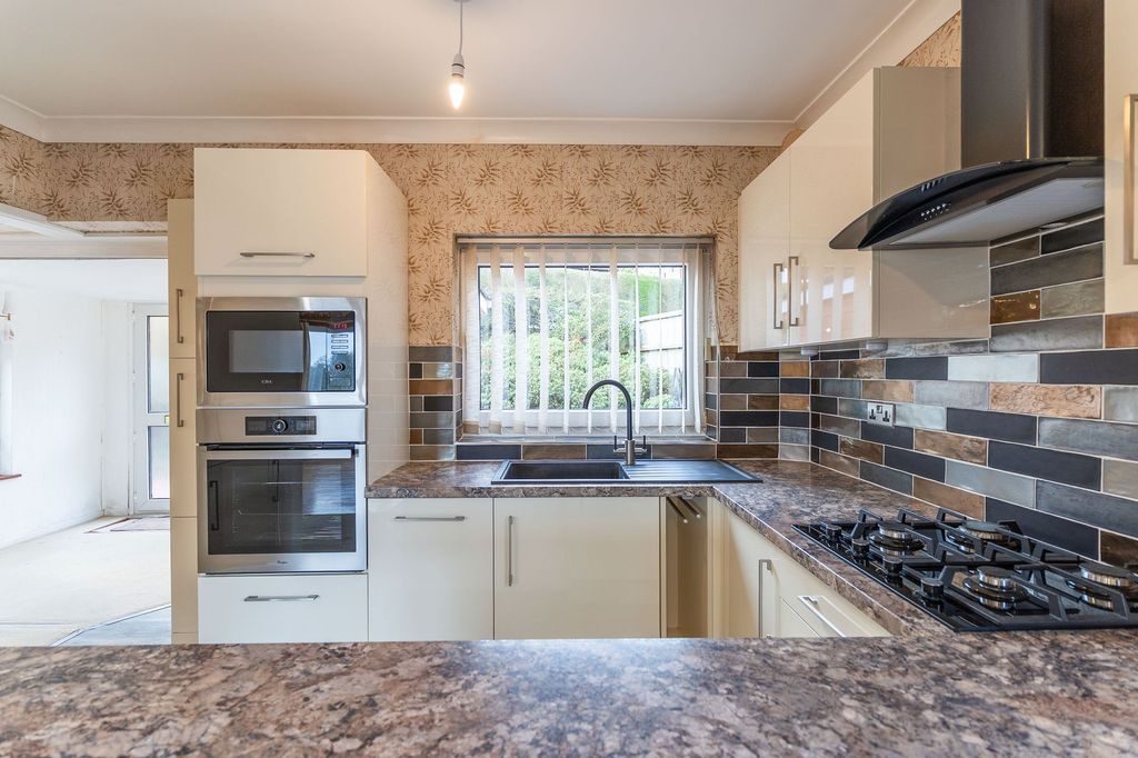 Property photo 2 of 29