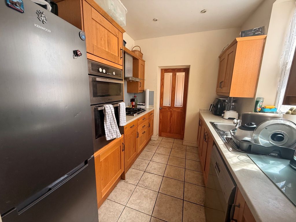 Property photo 1 of 4 Kitchen