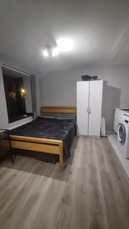 Property photo 1 of 16 Studio 3- £1100 Available From 11/12/2025