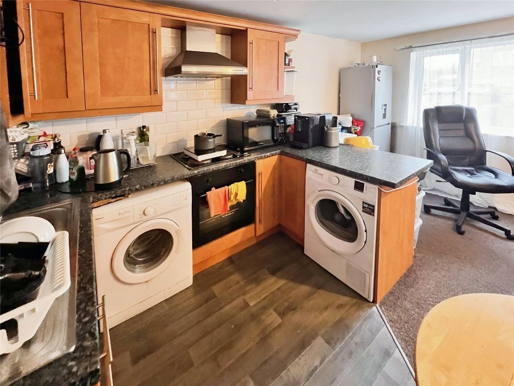 Property photo 3 of 7 Kitchen