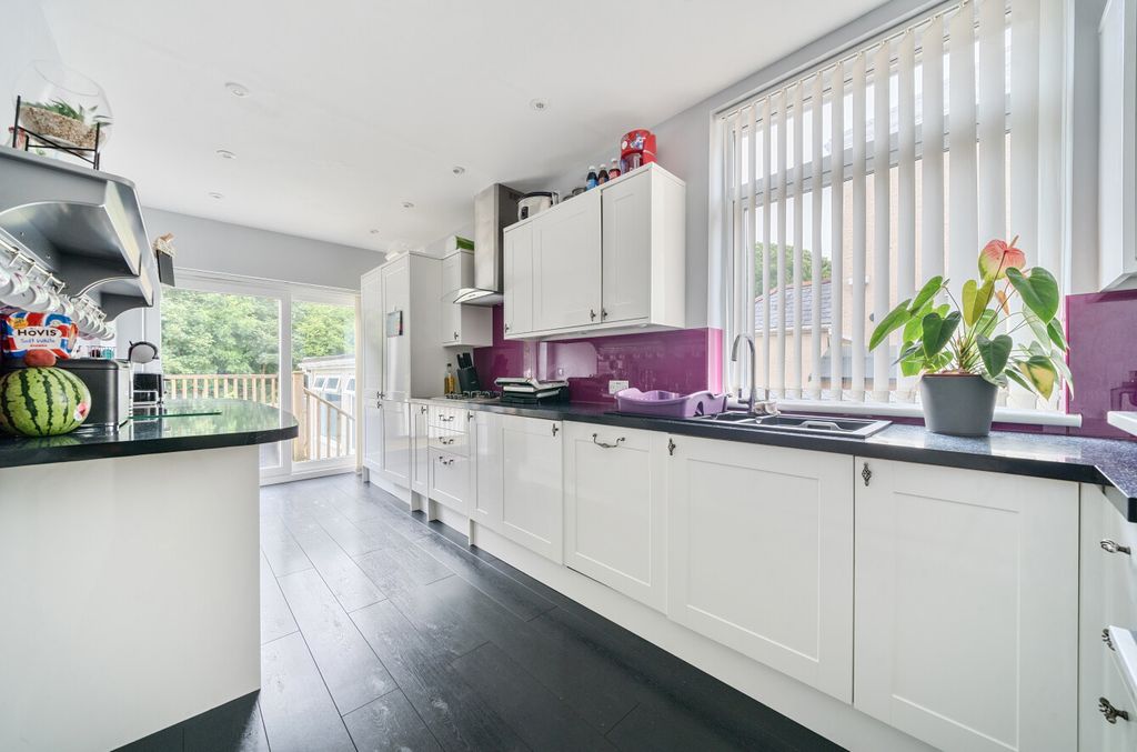 Property photo 3 of 19 1332259-10-6890A0...