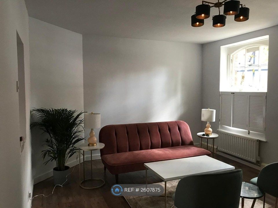 Property photo 1 of 10 Bedroom