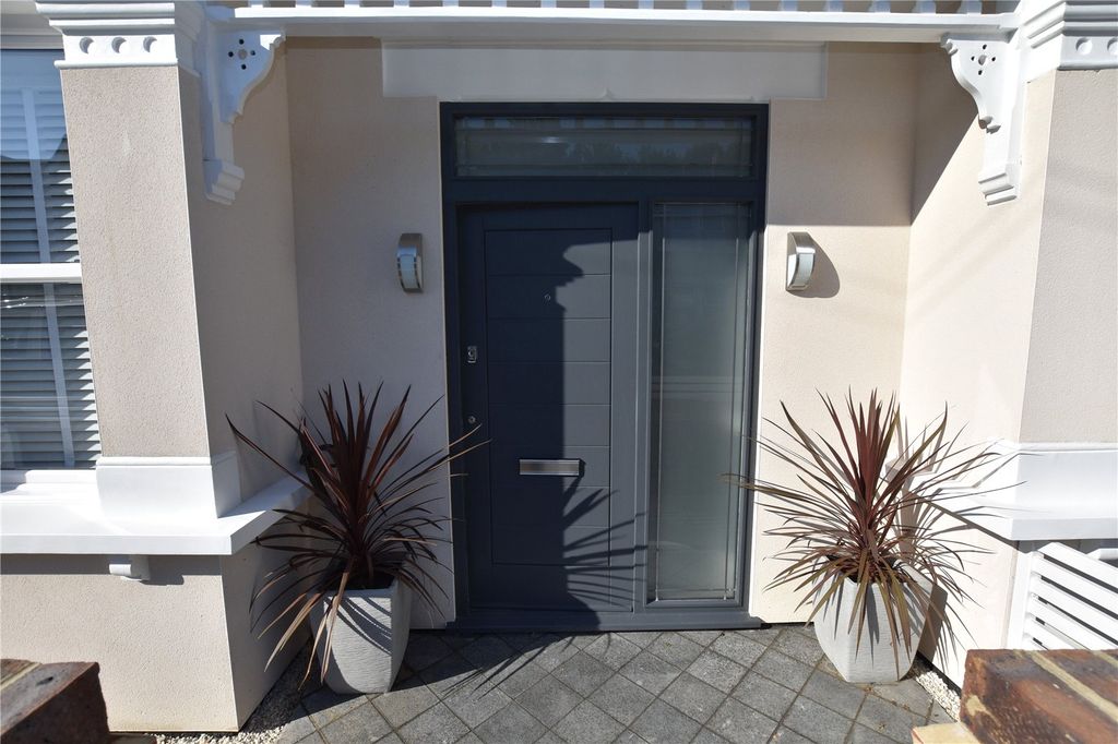 Property photo 2 of 14 Picture No. 08