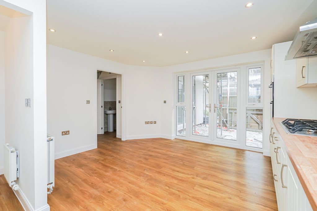 Property photo 3 of 34 Photo 11