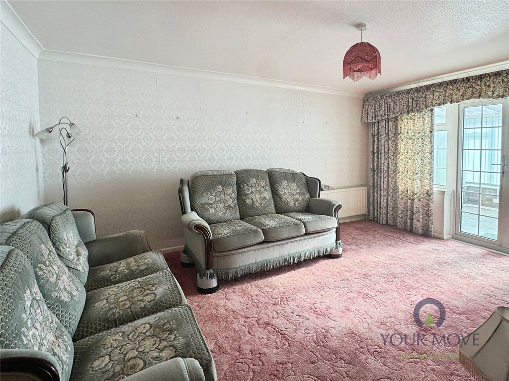 Property photo 2 of 19 Lounge