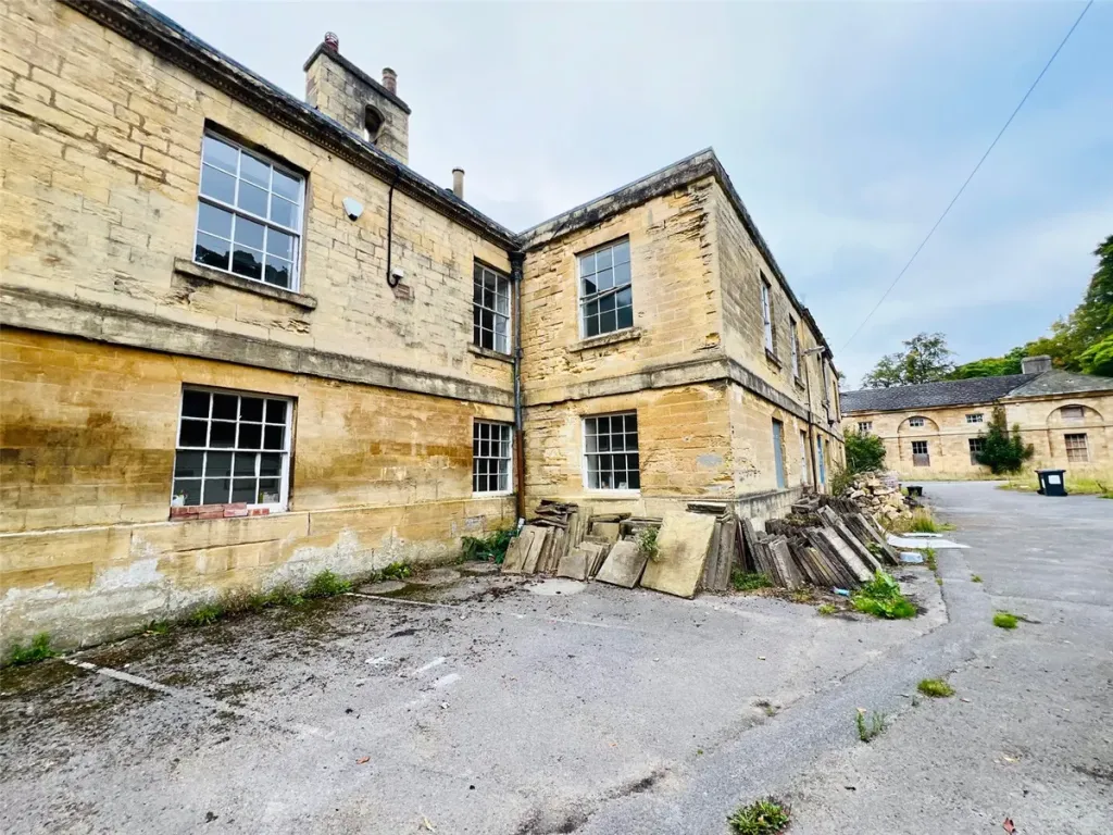 Property photo 2 of 12