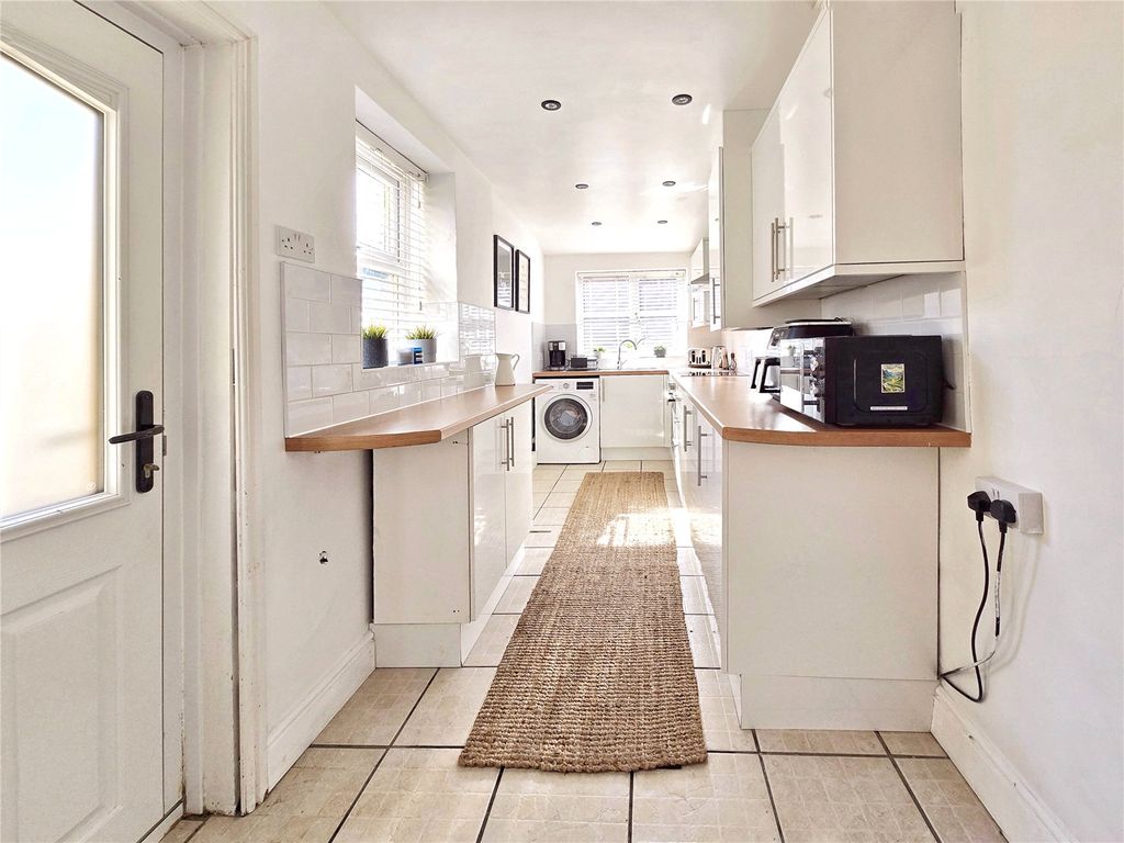 Property photo 3 of 22 Kitchen