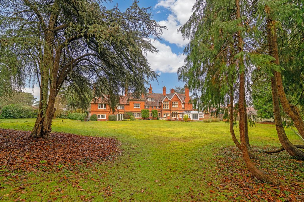 Property photo 2 of 25