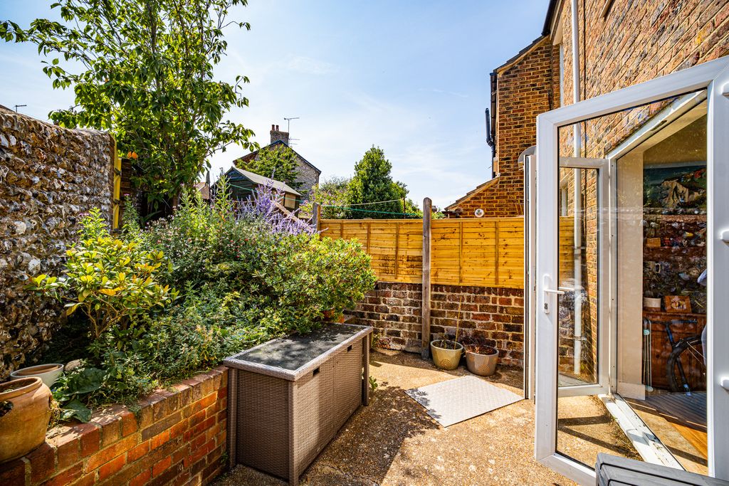 Property photo 2 of 19