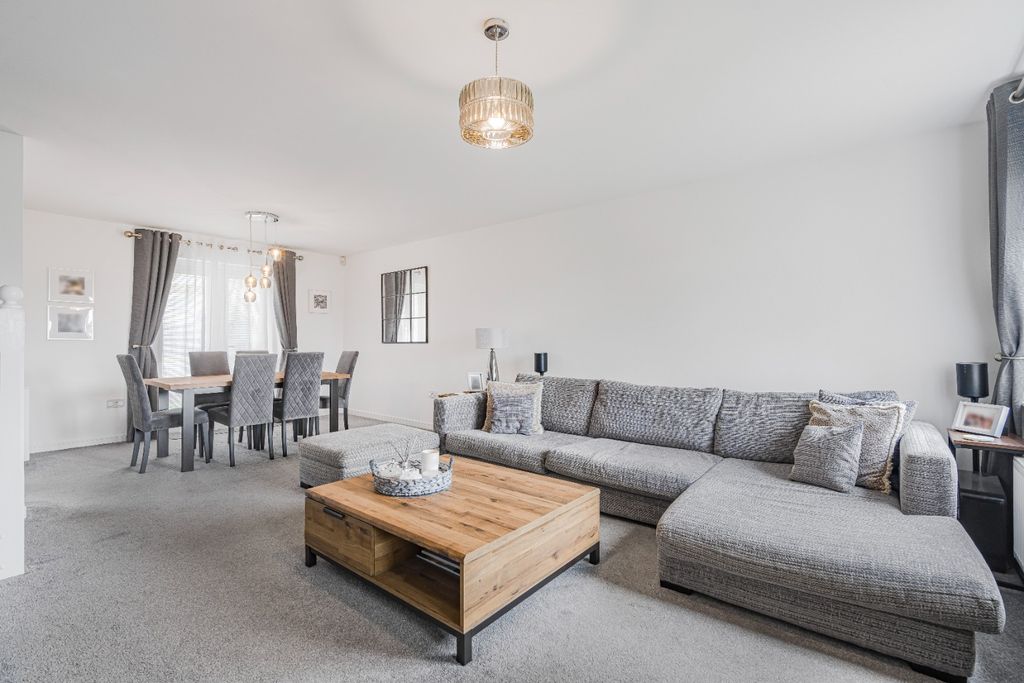 Property photo 3 of 31 4393217