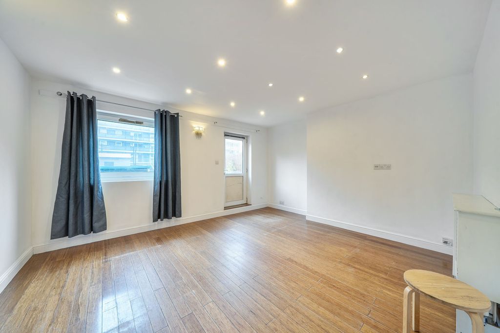 Property photo 3 of 11