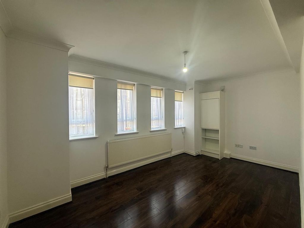 Property photo 1 of 12 Living Room