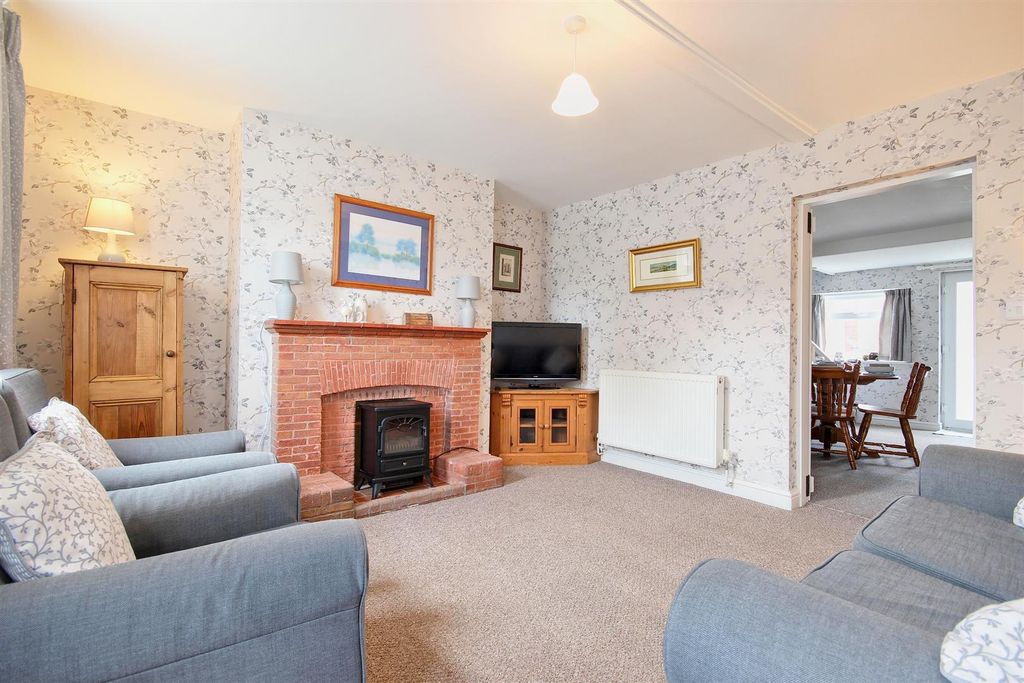 Property photo 2 of 15 Lounge