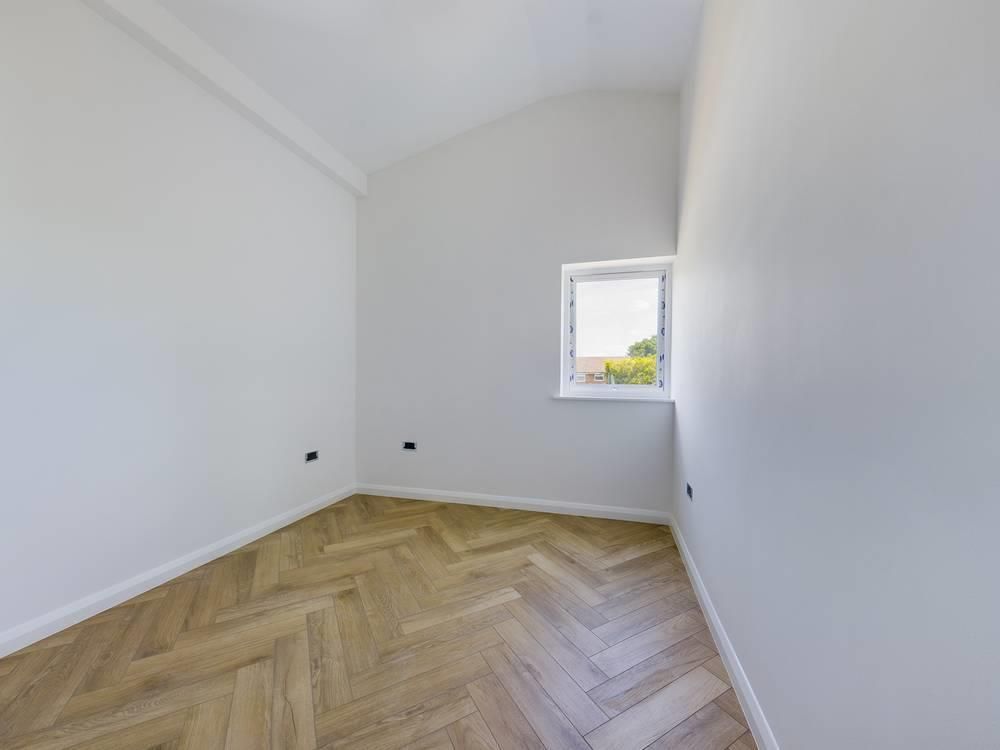Property photo 3 of 6 Flat 10 Bedroom.Jpg