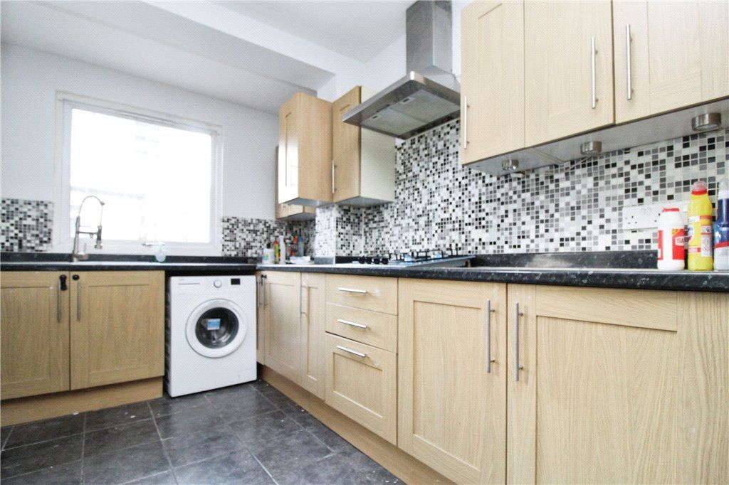 Property photo 3 of 14 Kitchen