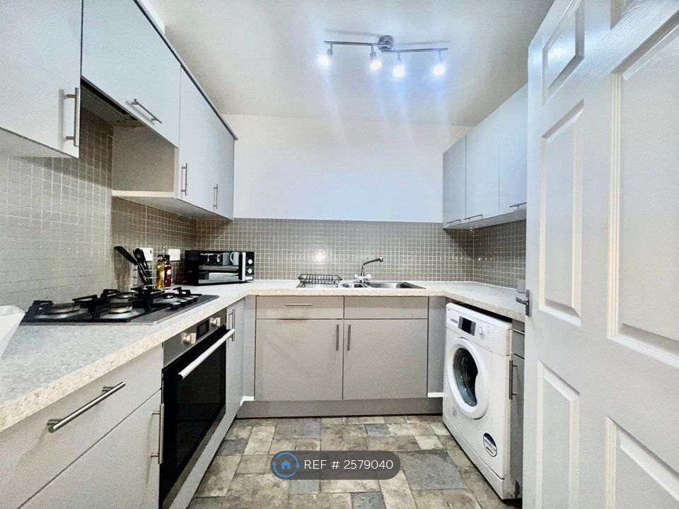 Property photo 2 of 10 Kitchen