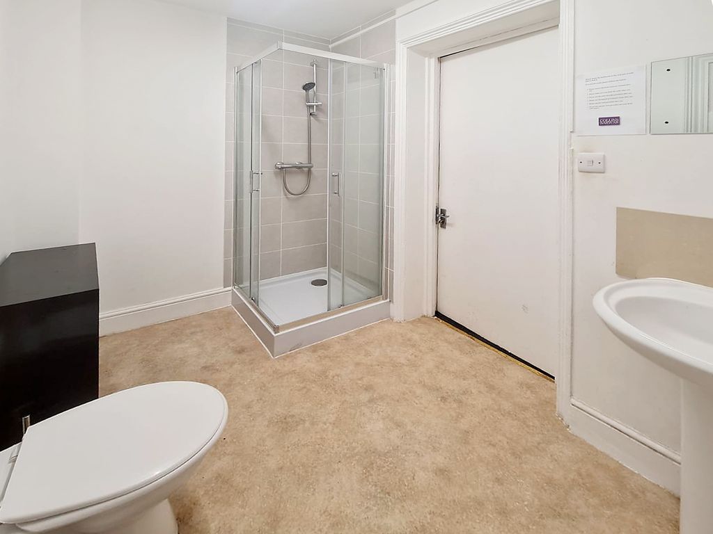 Property photo 3 of 4 Bathroom