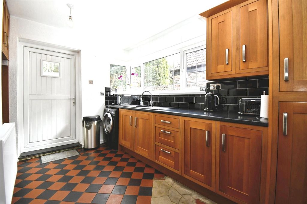 Property photo 3 of 30 Kitchen