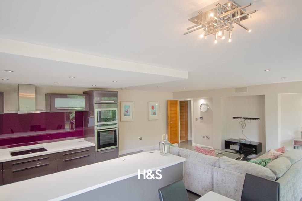 Property photo 3 of 13 19 Sapphire - Lounge1.Jpg