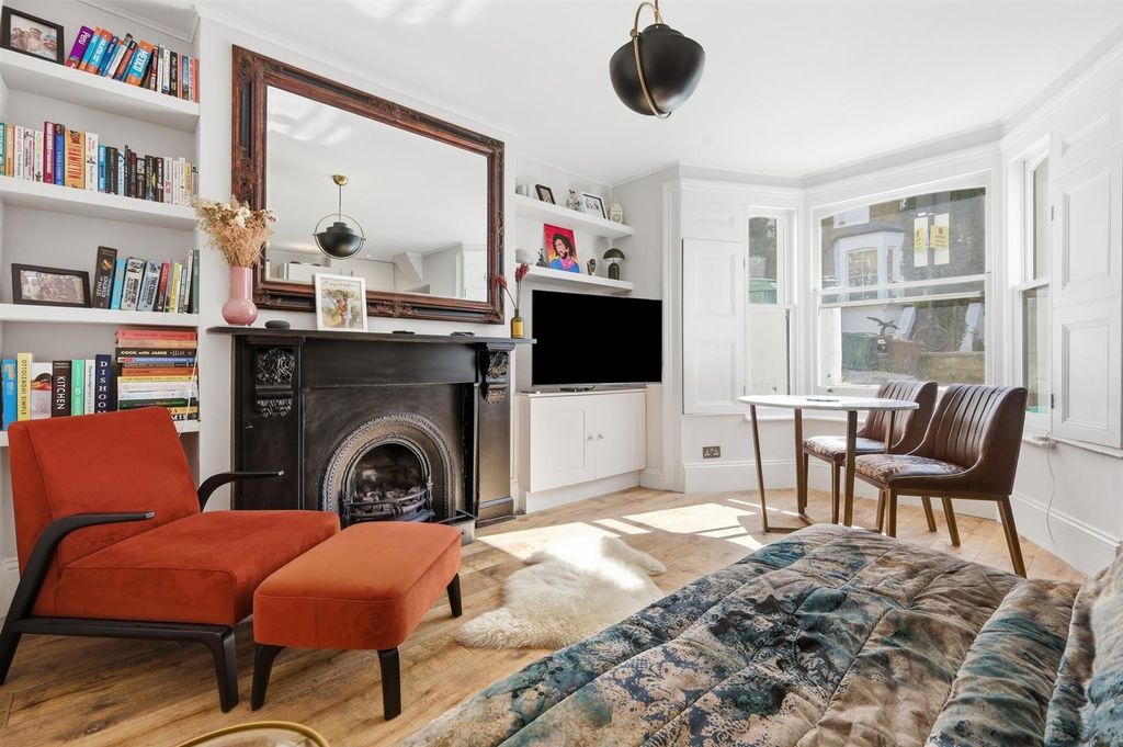 Property photo 2 of 17 2