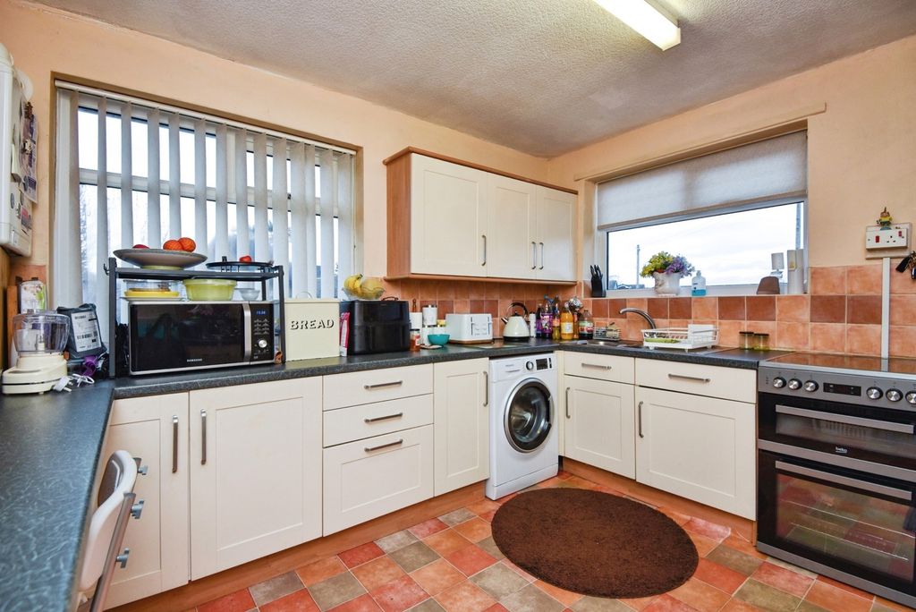 Property photo 2 of 16 Kitchen