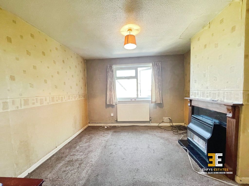 Property photo 2 of 28
