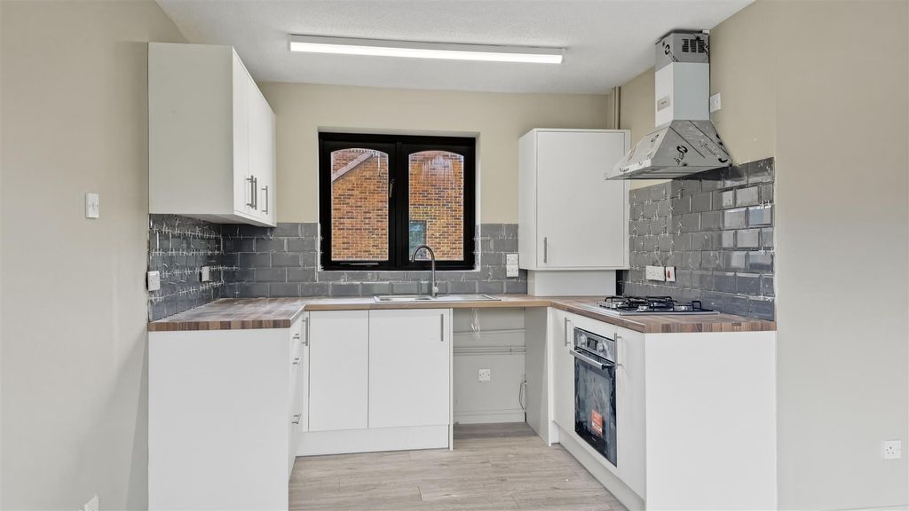 Property photo 3 of 13 Kitchen