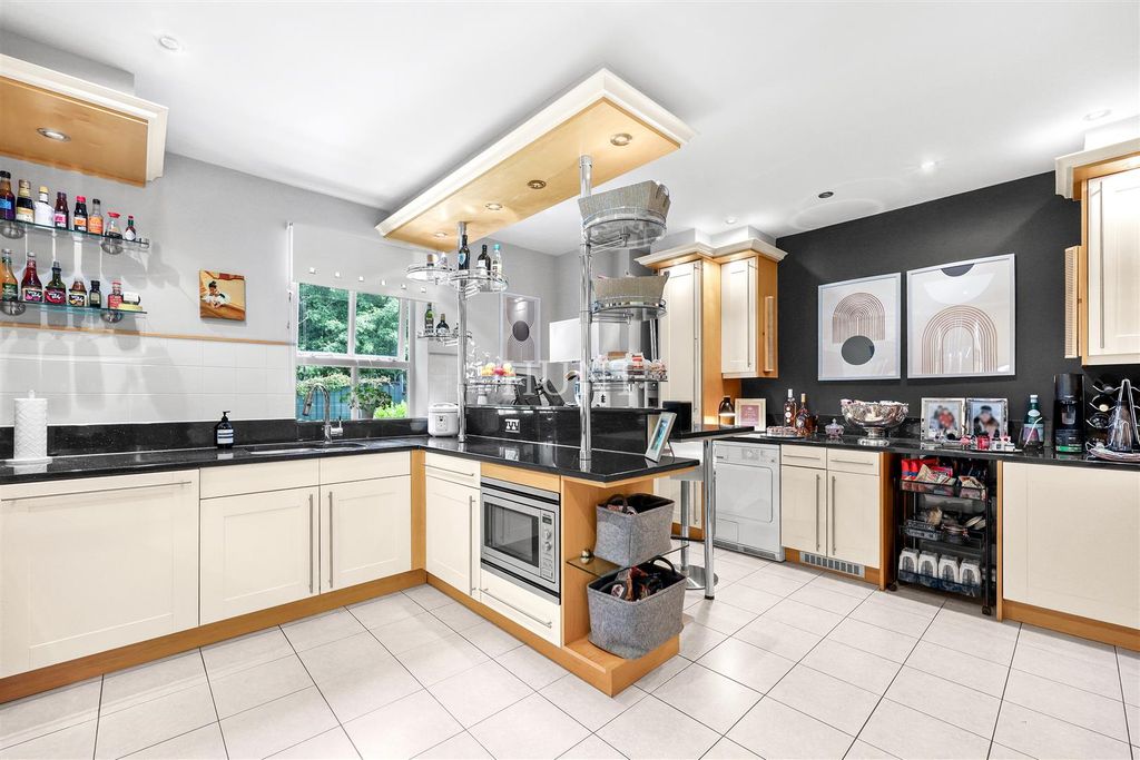 Property photo 3 of 53