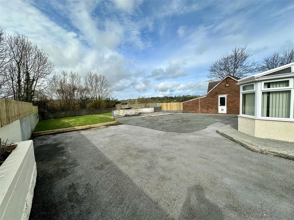 Property photo 2 of 22 Externally