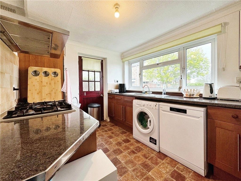 Property photo 3 of 9 Kitchen