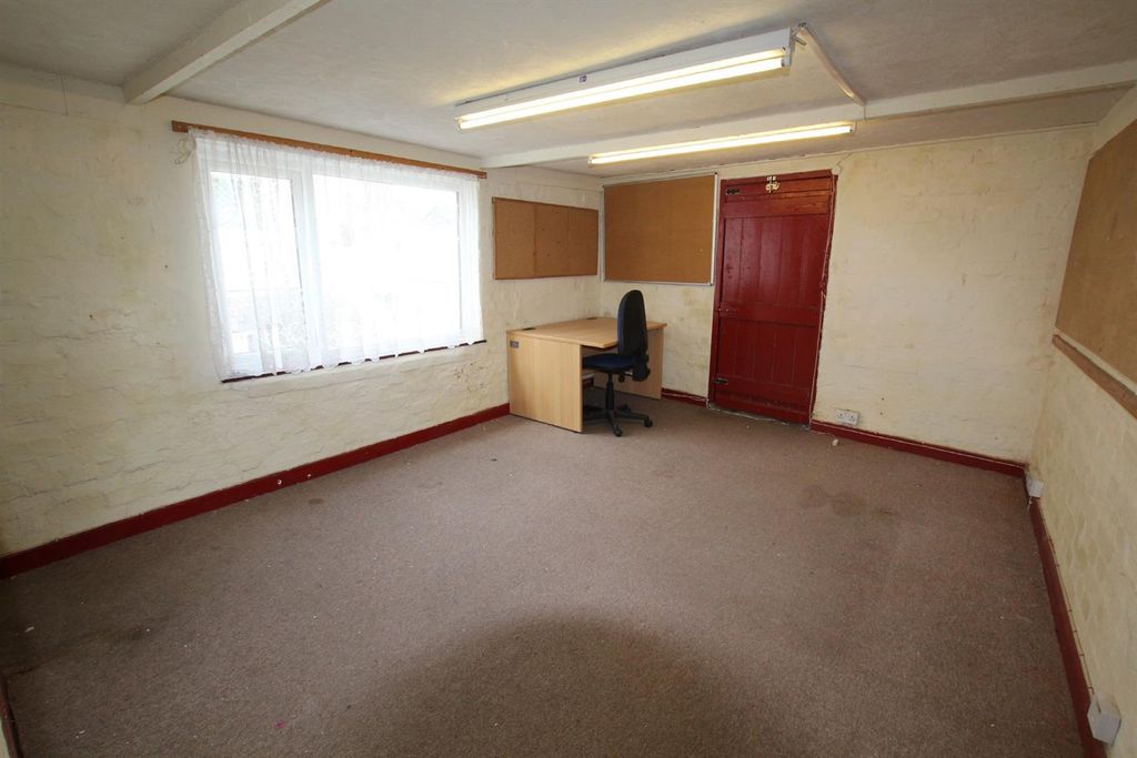 Property photo 3 of 4