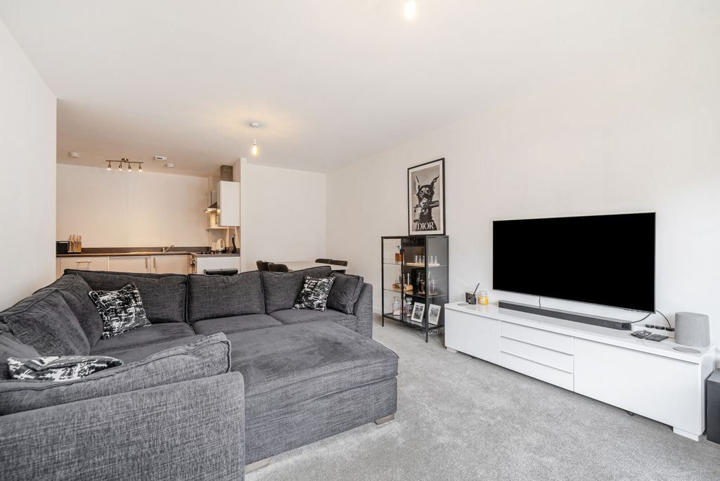 Property photo 3 of 17 Sitting Room