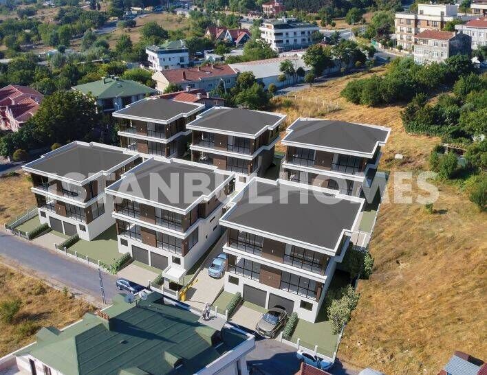 Property photo 1 of 3