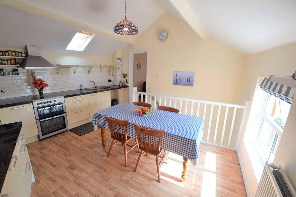 Property photo 2 of 11 Seddons Tiverton