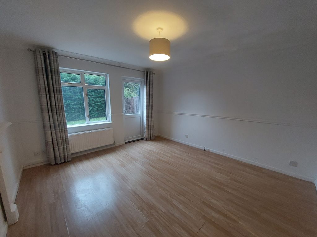 Property photo 3 of 7 Living Room