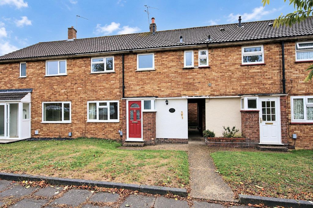 Property photo 1 of 16 16Easthillluton-H.Jpeg