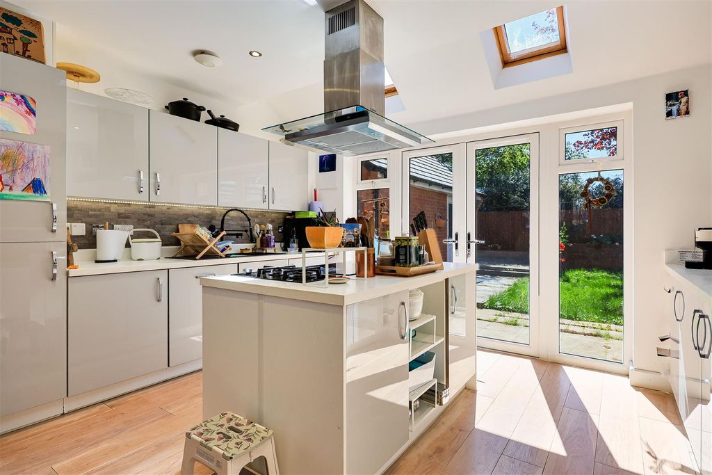 Property photo 3 of 17 Img (13).Jpg