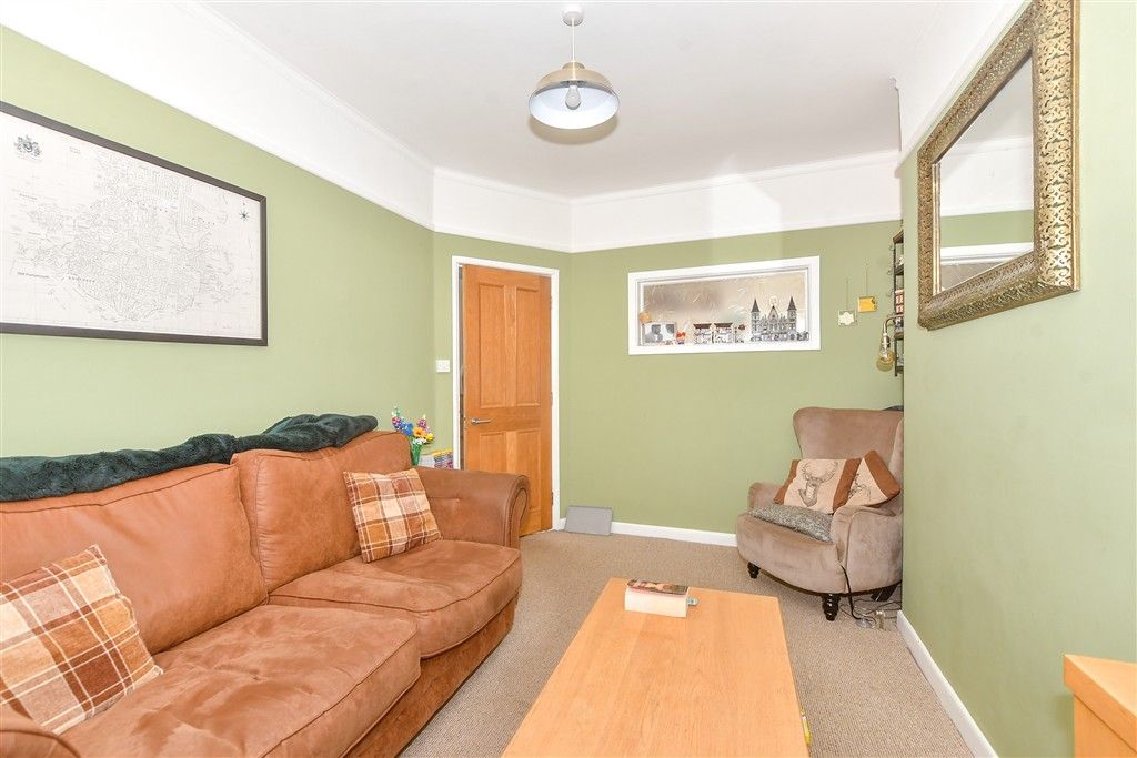 Property photo 3 of 12 Lounge