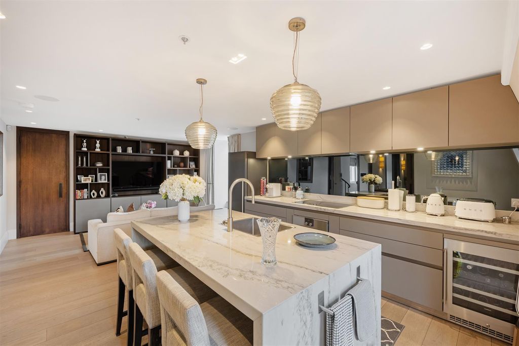 Property photo 3 of 35 Flat 4, 1 Hans Place Lo-17.Jpg