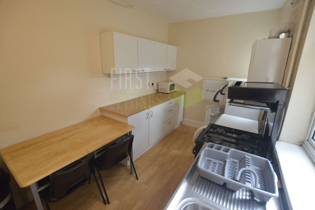 Property photo 1 of 11 Kitchen